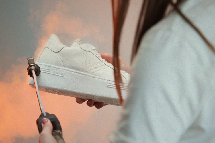 Schoenen, tassen en kleding van 60+ winkels en merken. Wij kopen het in!