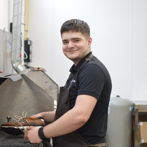 Danyll | Schoenstomer