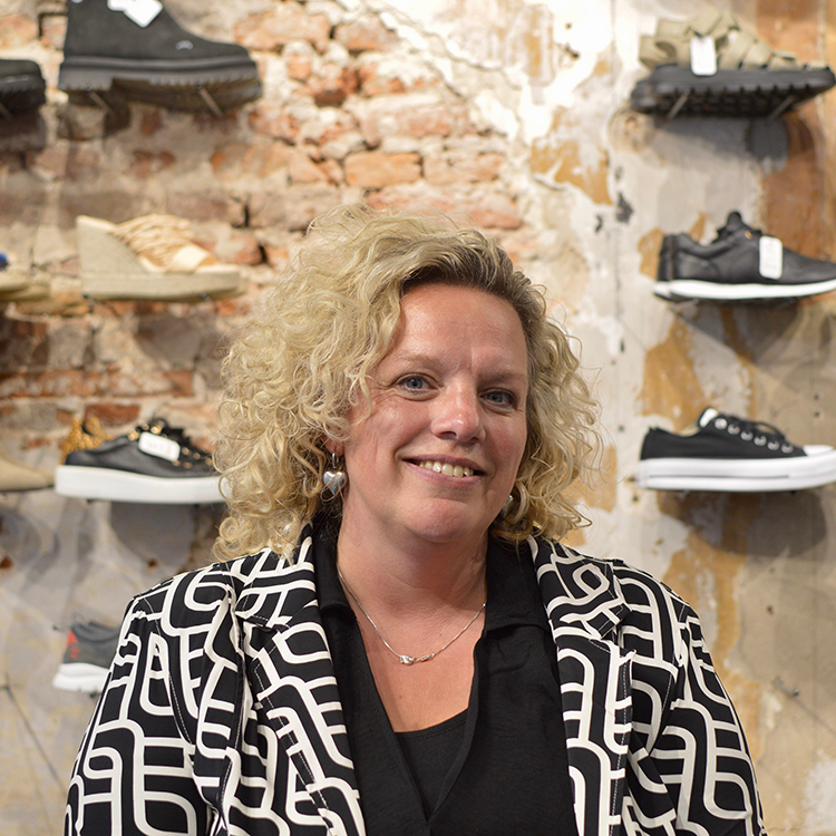 Saskia | Lead support