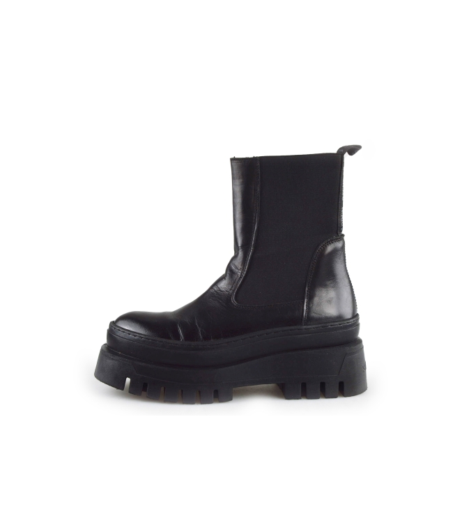 Steve Madden Chelsea boots