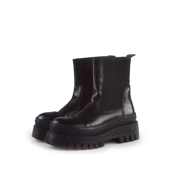 Steve Madden Chelsea boots