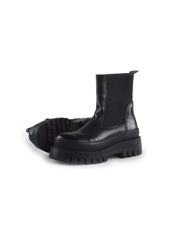 Steve Madden Chelsea boots