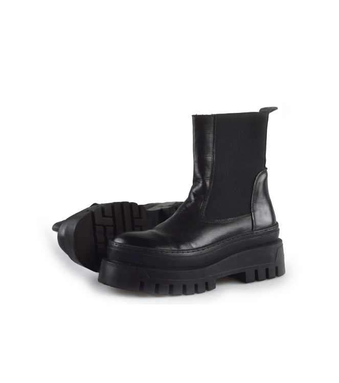 Steve Madden Chelsea boots