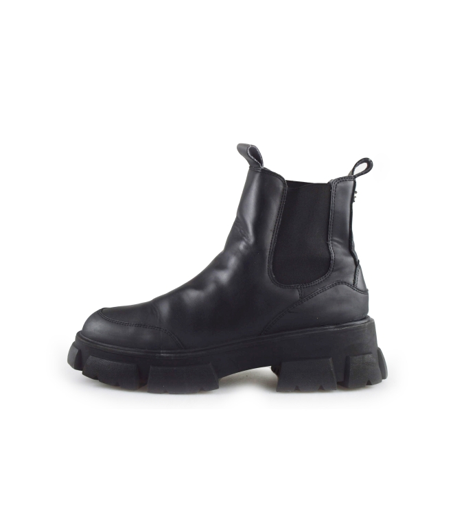 Steve Madden Chelsea boots