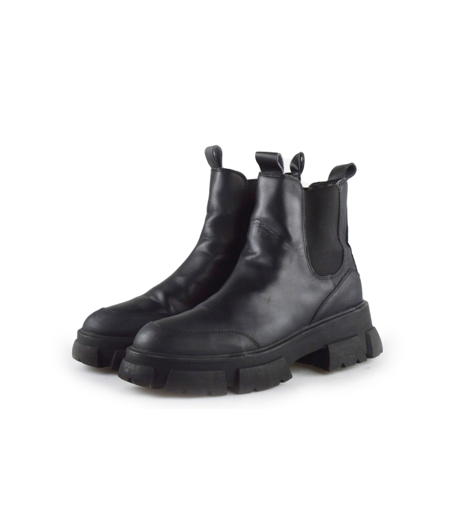 Steve Madden Chelsea boots