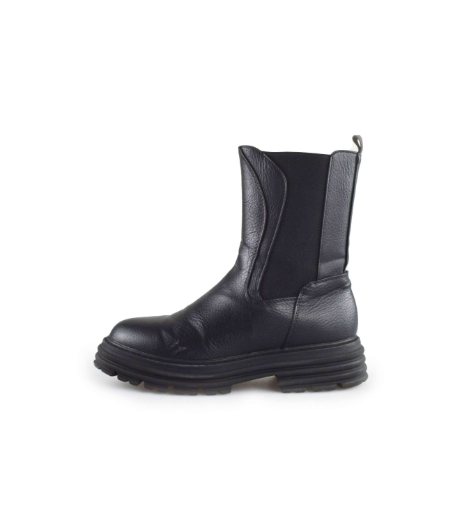 DSTRCT Chelsea boots