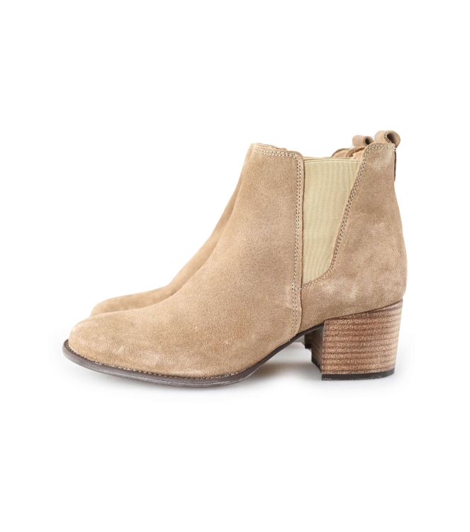 Maruti Chelsea boots