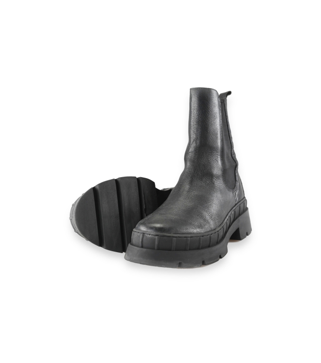 Omoda Chelsea boots