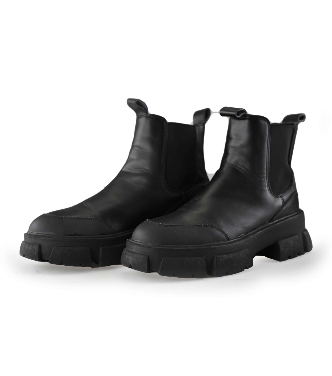 Steve Madden Chelsea boots