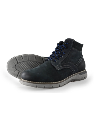 Outfielder Hoge sneakers