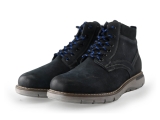 Outfielder Hoge sneakers