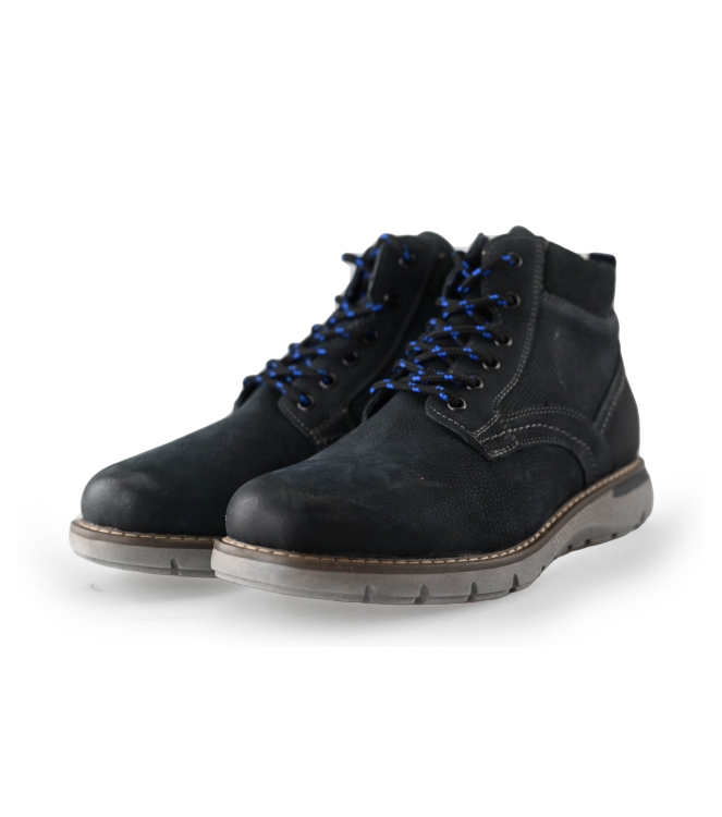 Outfielder Hoge sneakers