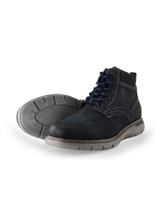 Outfielder Hoge sneakers