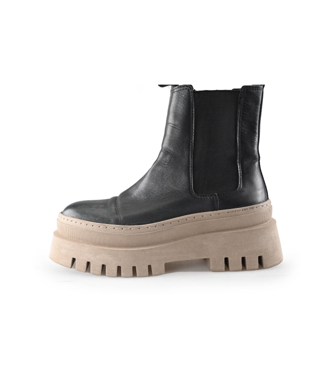 Tamaris Chelsea boots