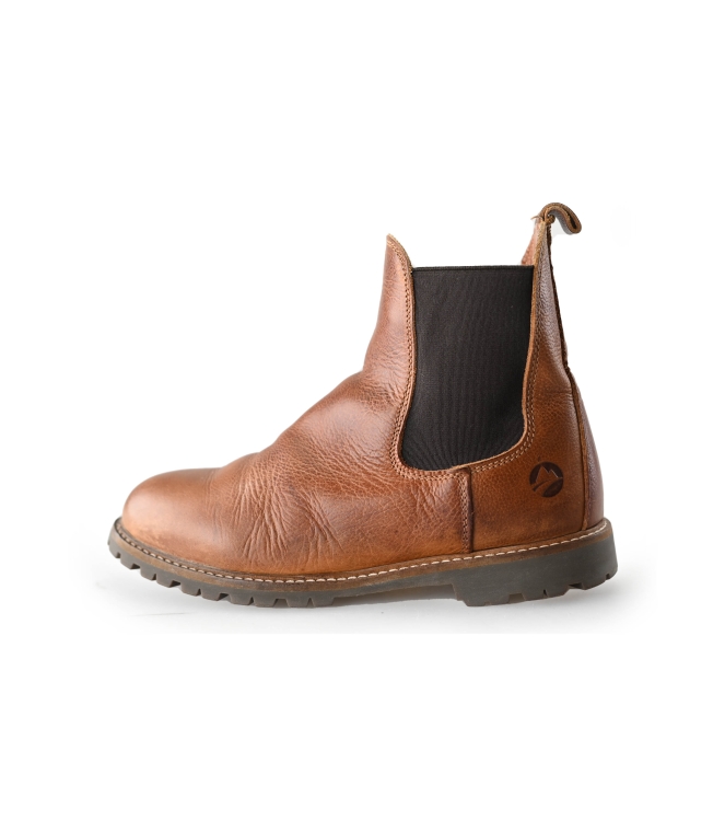 Travelin Chelsea boots
