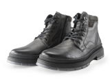 Outfielder Hoge sneakers