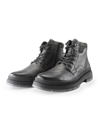 Outfielder Hoge sneakers