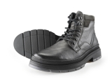Outfielder Hoge sneakers