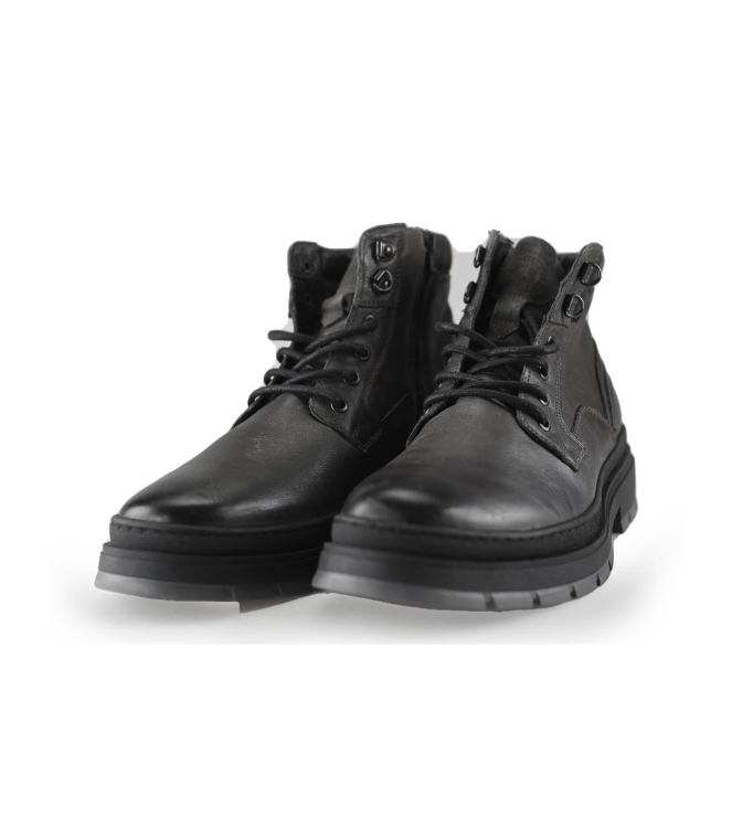 Outfielder Hoge sneakers