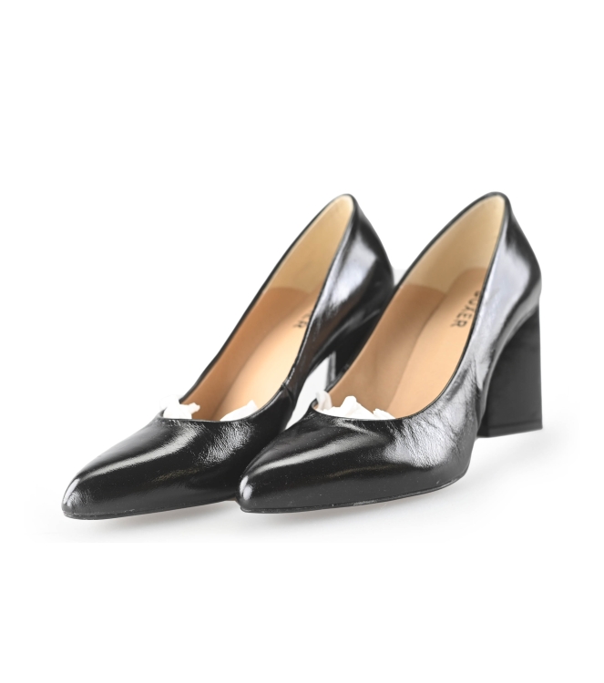 Evita Pumps
