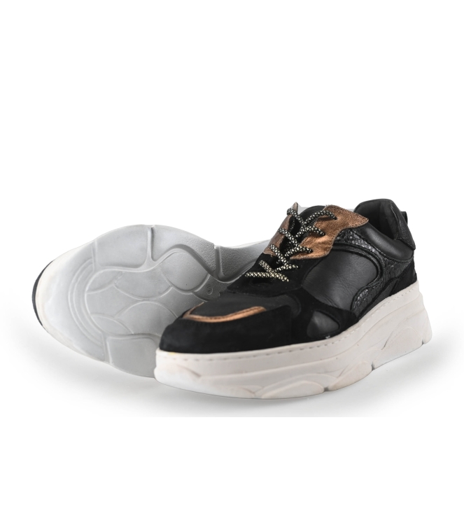 Omoda Sneakers