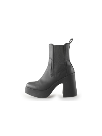Steve Madden Chelsea boots