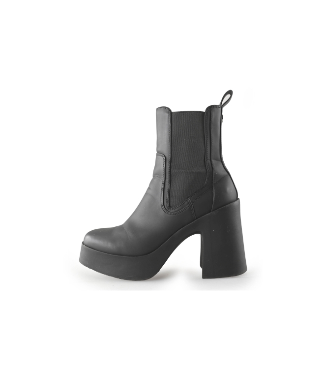Steve Madden Chelsea boots