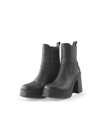 Steve Madden Chelsea boots