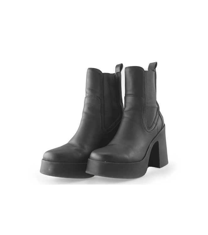 Steve Madden Chelsea boots