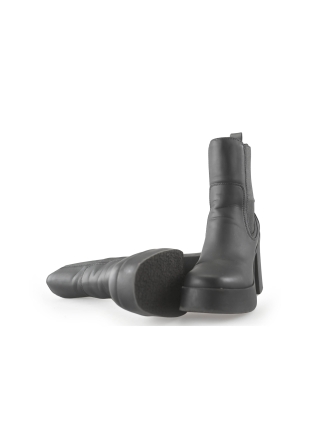 Steve Madden Chelsea boots